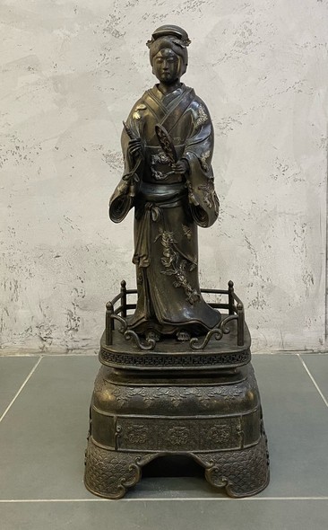 Vintage sculpture
"Geisha", Asia