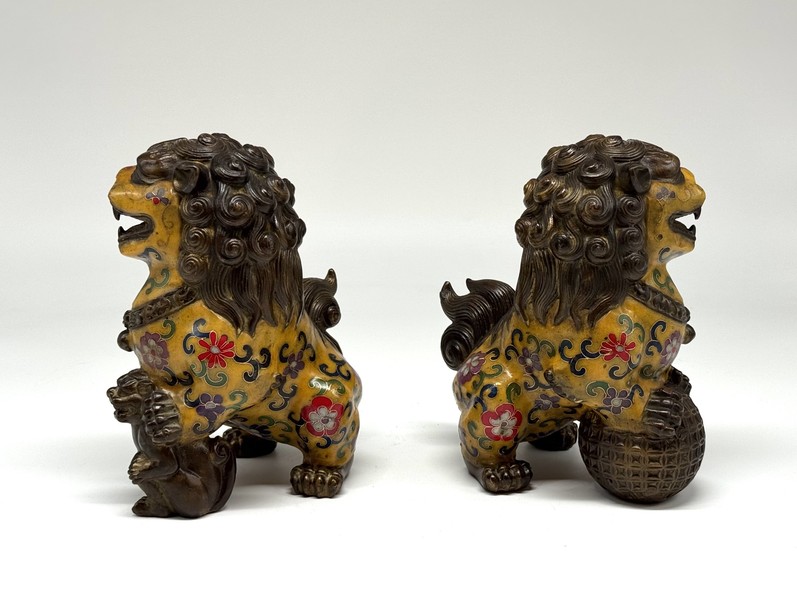Vintage paired sculptures "Dogs of Fo"