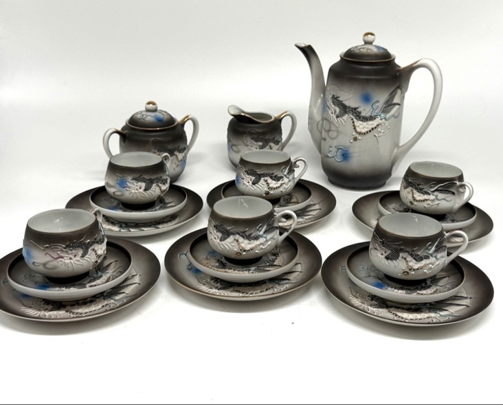 Antique service "Dragon", Kutani