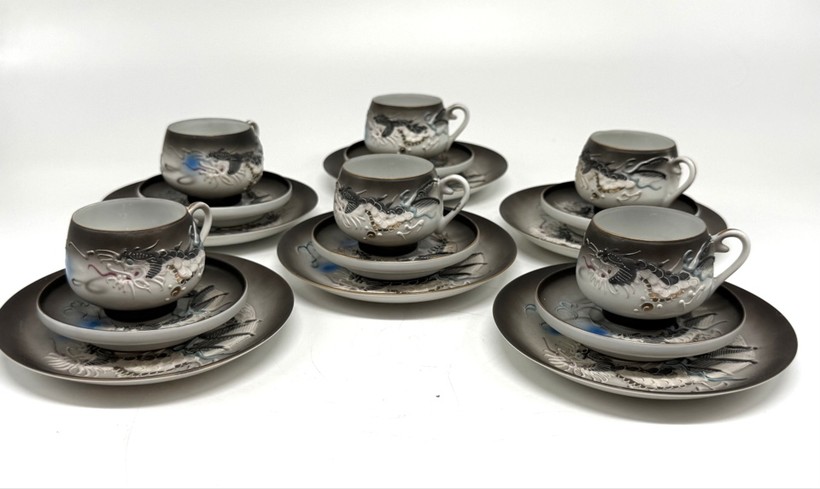 Antique service "Dragon", Kutani