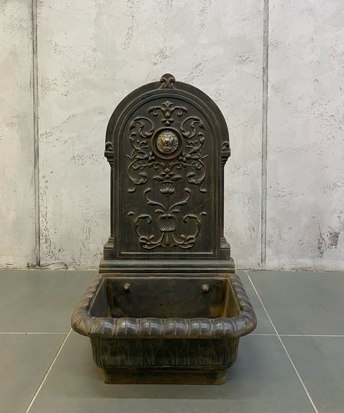Antique fountain
"Lion"
