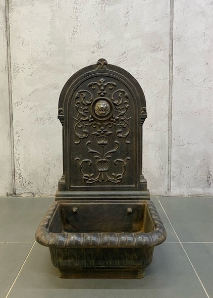 Antique fountain
"Lion"