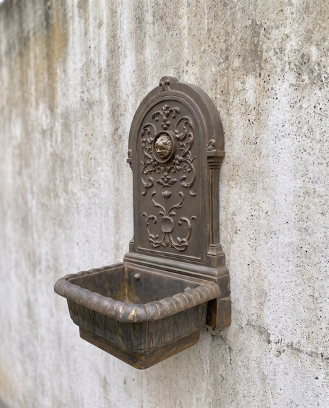 Antique fountain
"Lion"