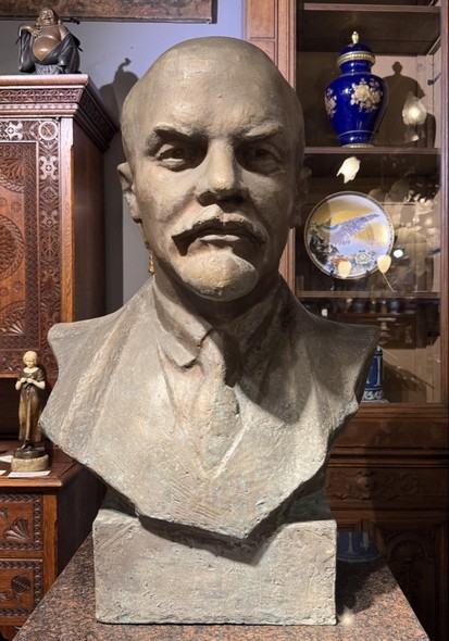Большой скульптурный портрет «Ленин»