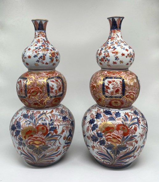 Rare paired
gourd vases