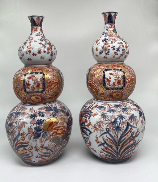 Rare paired
gourd vases