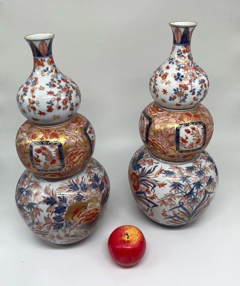 Rare paired
gourd vases
