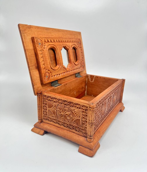Antique box,
Abramtsevo workshop