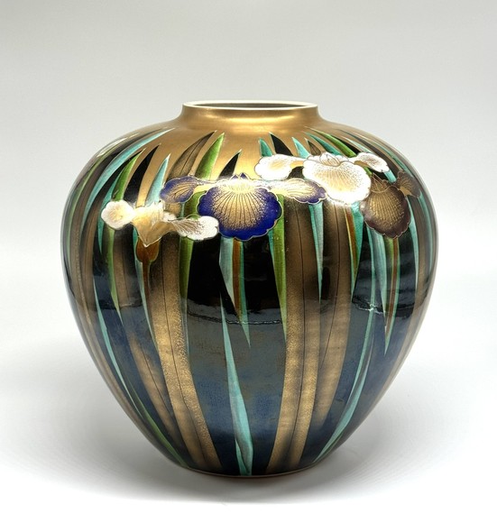 Vintage vase "Irises"
Kutani, Japan