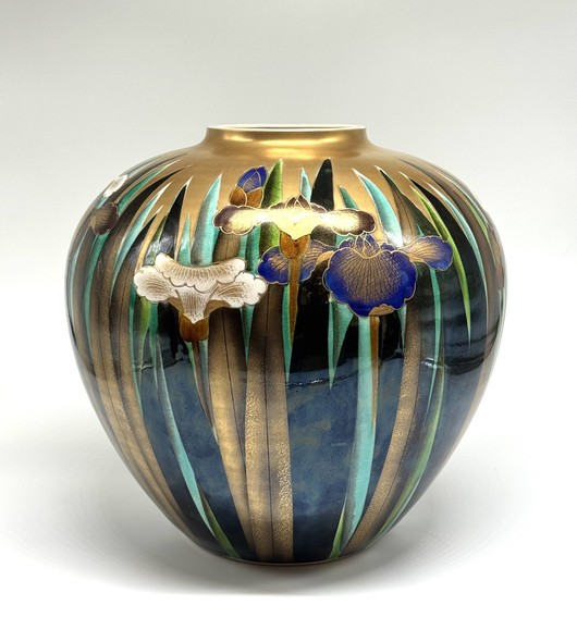 Vintage vase "Irises"
Kutani, Japan