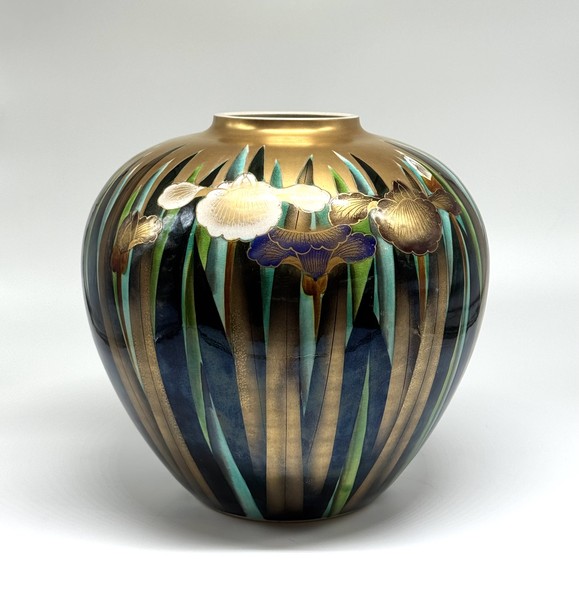 Vintage vase "Irises"
Kutani, Japan