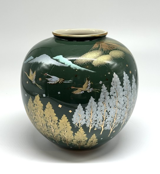 Vintage vase "Mountains and trees in frost", Kutani.
