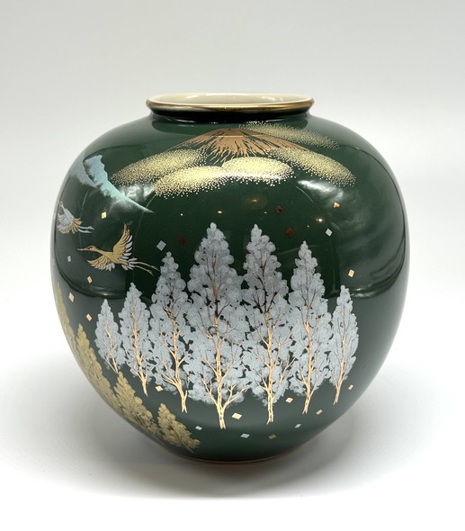 Vintage vase "Mountains and trees in frost", Kutani.