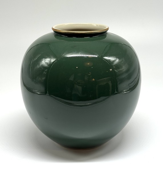 Vintage vase "Mountains and trees in frost", Kutani.