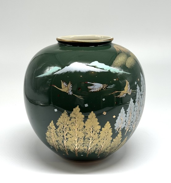 Vintage vase "Mountains and trees in frost", Kutani.