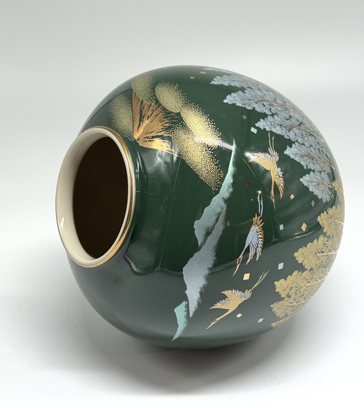 Vintage vase "Mountains and trees in frost", Kutani.
