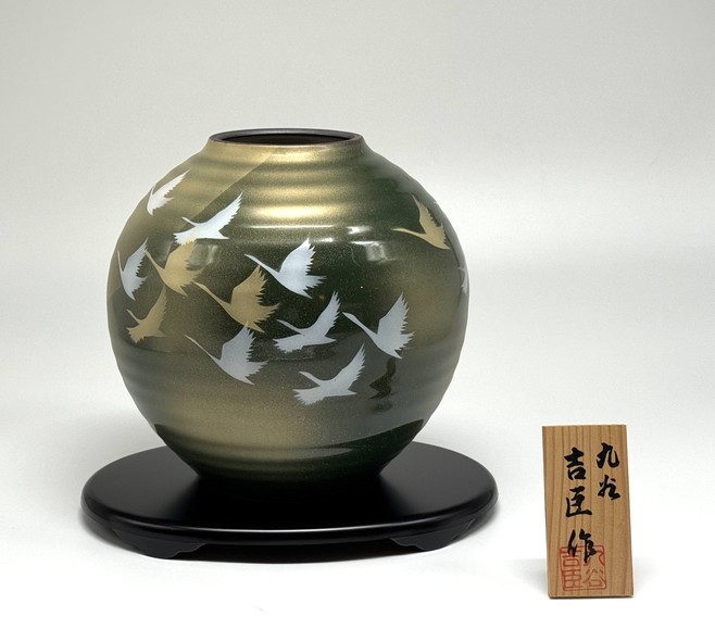 Vintage vase,
Kutani, "Cranes"