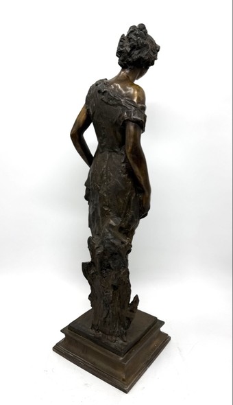 Sculpture "Girl with a Butterfly"