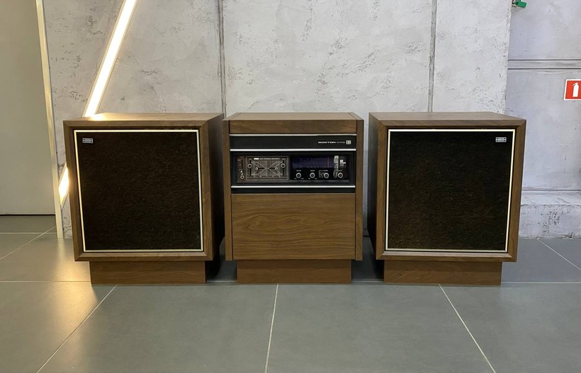 Vintage Boston stereo system