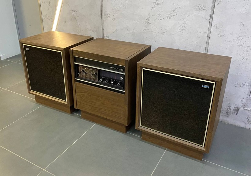 Vintage Boston stereo system
