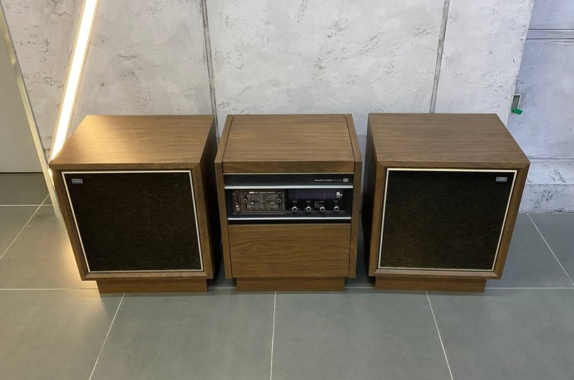 Vintage Boston stereo system