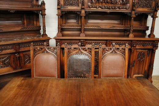 Столовая мебель в готическом стиле