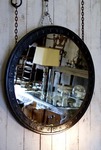 Винтажная и старинная мебель, предметы интерьера - Круглое зеркало в стиле индастриал. Рама - металл. Магазин салон антиквариата купить в Москве