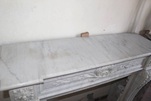 antique fireplace mantel made out of white carrara marble with classical carving Louis XVI style