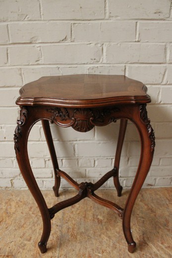 furniture antique small coffe table in Louis XV style in walnut with classic carving. Europe 19 century