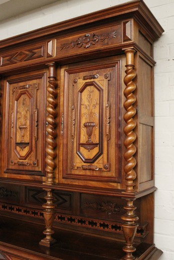 Мебель антик - старинный шкаф