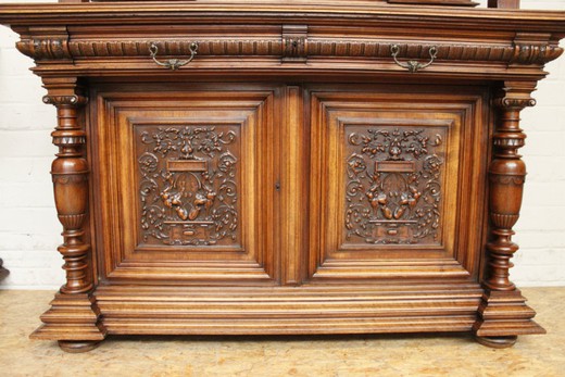 Старинная антикварная мебель - Шкаф и бюро для кабинета в стиле Генрих II. Выполнены из дерева (орех) с классической резьбой. Для столешницы бюро использован редкий красный мрамор гриотт. Европа, 19 век.