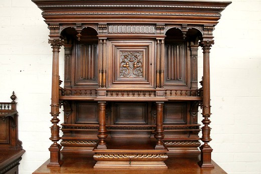 Мебель винтажная - Шкаф и бюро для кабинета в стиле Генрих II. Выполнены из дерева (орех) с классической резьбой. Для столешницы бюро использован редкий красный мрамор гриотт. Европа, 19 век.