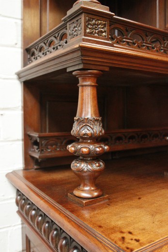 Старинный шкаф для кабинета