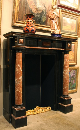 Мраморный каминный портал из черного и красного мрамора старинный антикварный