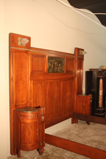 Старинная антикварная мебель. Спальный гарнитур.