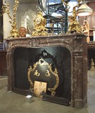 Старинный каминный портал из мрамора