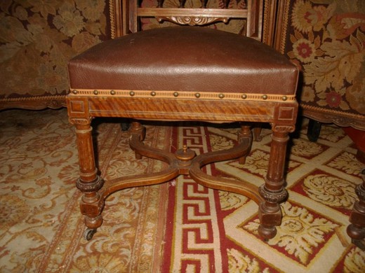 старинные неоготические стулья из ореха, 19 век