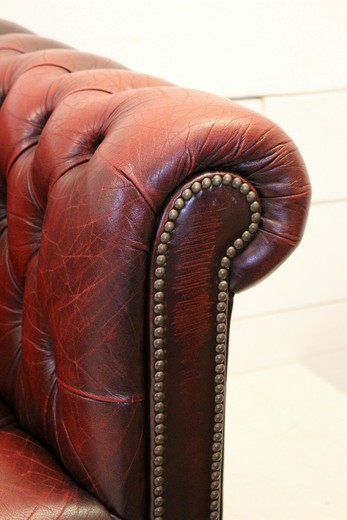 винтажная мебель - диван честерфилд из кожи