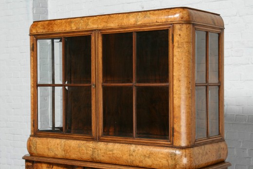 винтажная витрина в стиле чиппендейл из ореха, 20 век