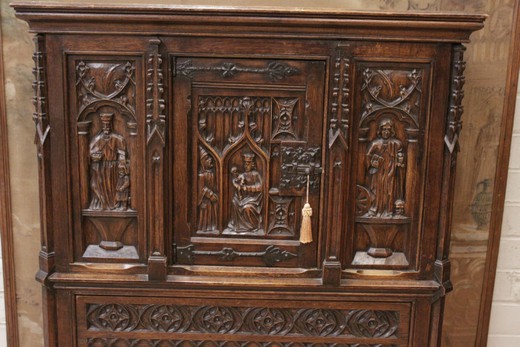 антикварный шкаф для посуды в готическом стиле из резного дуба франция XIX век