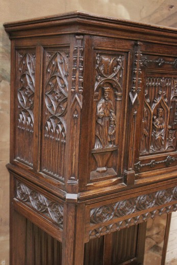 старинный шкаф для посуды из резного дуба в готическом стиле франция XIX век