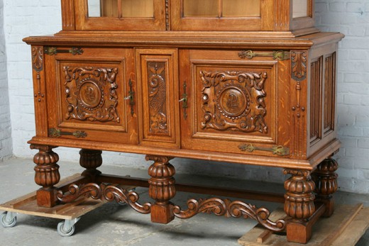 антикварная мебель - столовая тюдор из ореха и кожи, 20 век