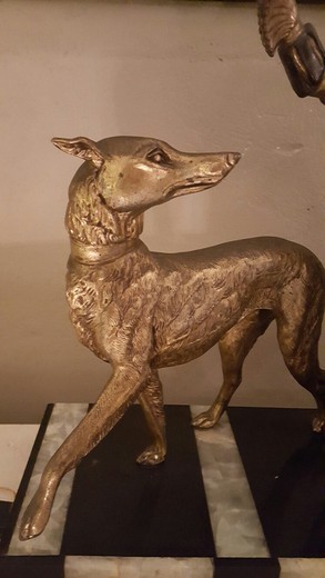 Скульптура "Дама с двумя собаками"