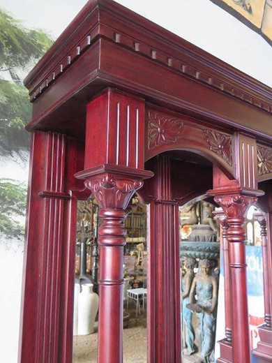 антикварная мебель из красного дерева
