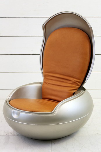 антикварное дизайнерское кресло капсула, кожа