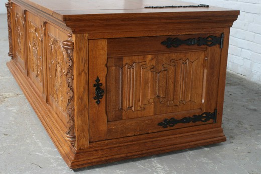 старинная мебель - сундук в стиле готика из дуба, начало 20 века