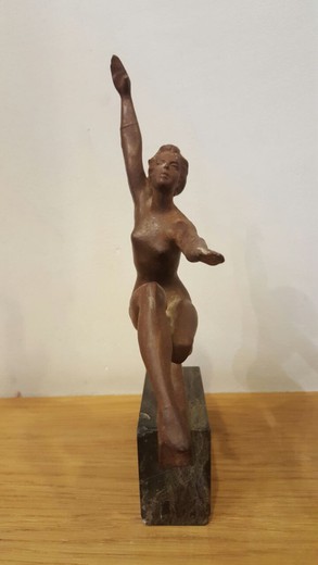 скульптура 20 век россия Ольга Корбут гимнастка