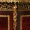 Старинная витрина с живописью