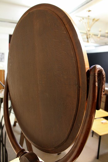 старинный столик с зеркалом из красного дерева с мрамором