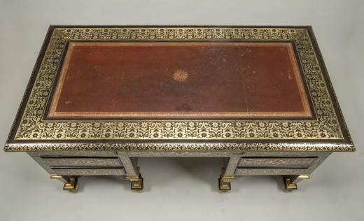 старинный письменный стол мазарини в технике Буль эпоха луи XIV